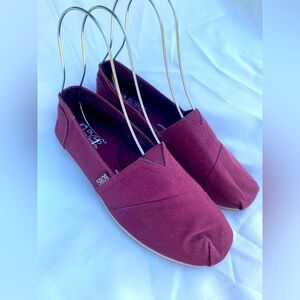 BOBS Skechers Red/Burgundy Flats Canvas Slip-On Loafers Size 9W